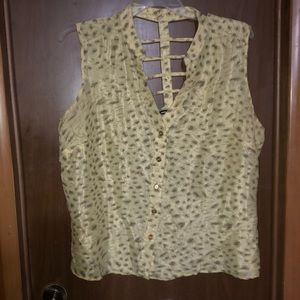 2X SLEEVELESS BUTTON UP BLOUSE